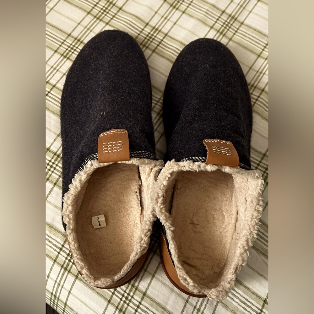 Men’s Timberland size 13 slip on house shoes worn only a few times. Navy blue.